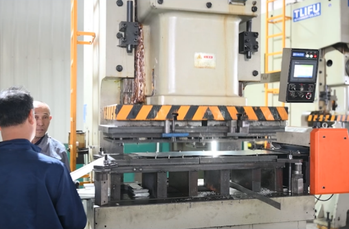 Custom Metal Stamping Parts Manufacturer: How to Evaluate One