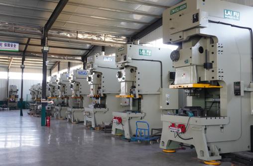 Chinese Metal Stamping Factory vs US On-Demand Fabrication Services: Which Is Better for Production Runs?